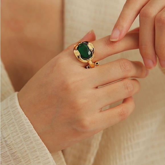 Green emerald ring, Statement gold ring, chunky gold ring, green gem ring gold - Picture 4 of 4
